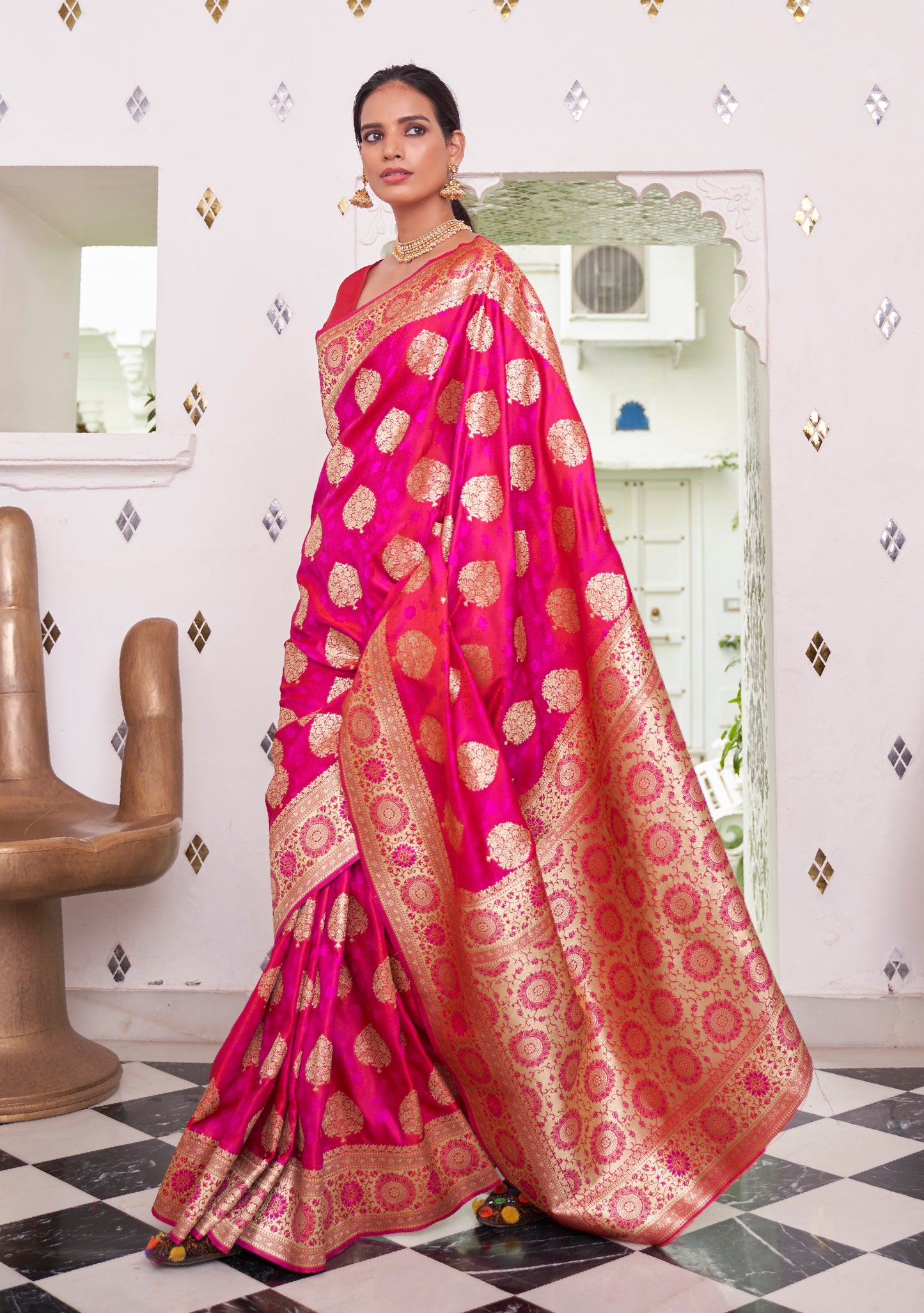 Bright Magenta Stunning Zari Woven Kanjivaram Silk Saree