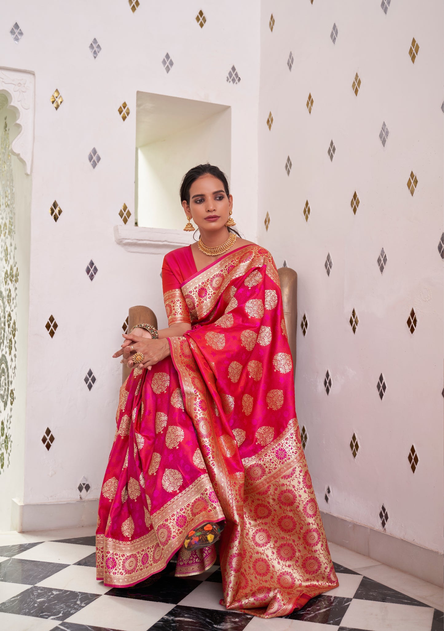 Bright Magenta Stunning Zari Woven Kanjivaram Silk Saree