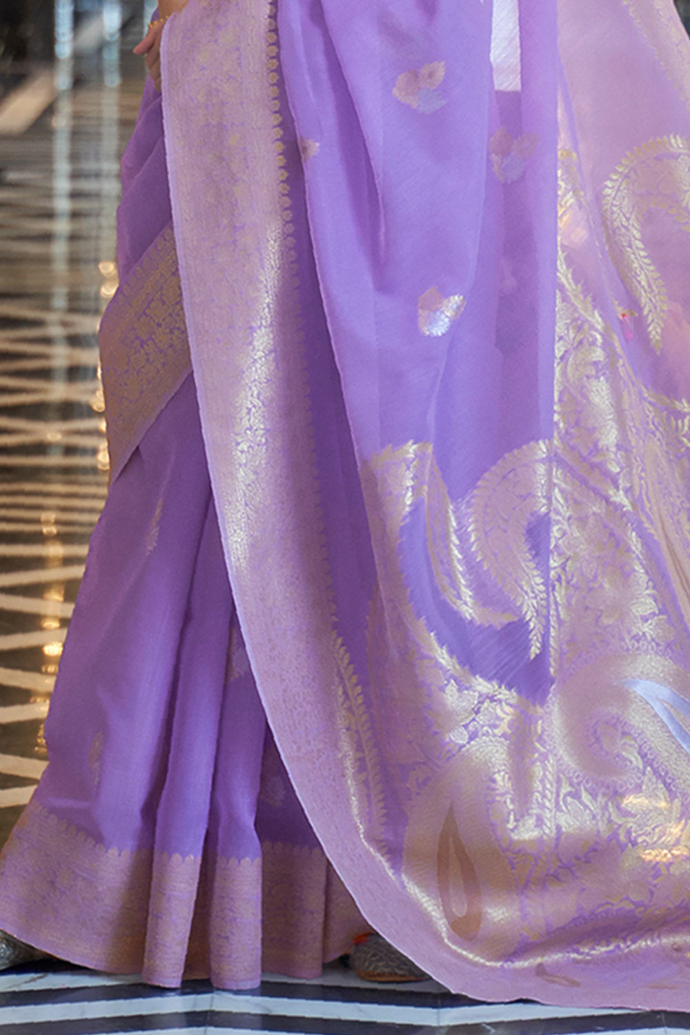 Lavender Purple Zari Woven Floral Pallu Linen Saree.