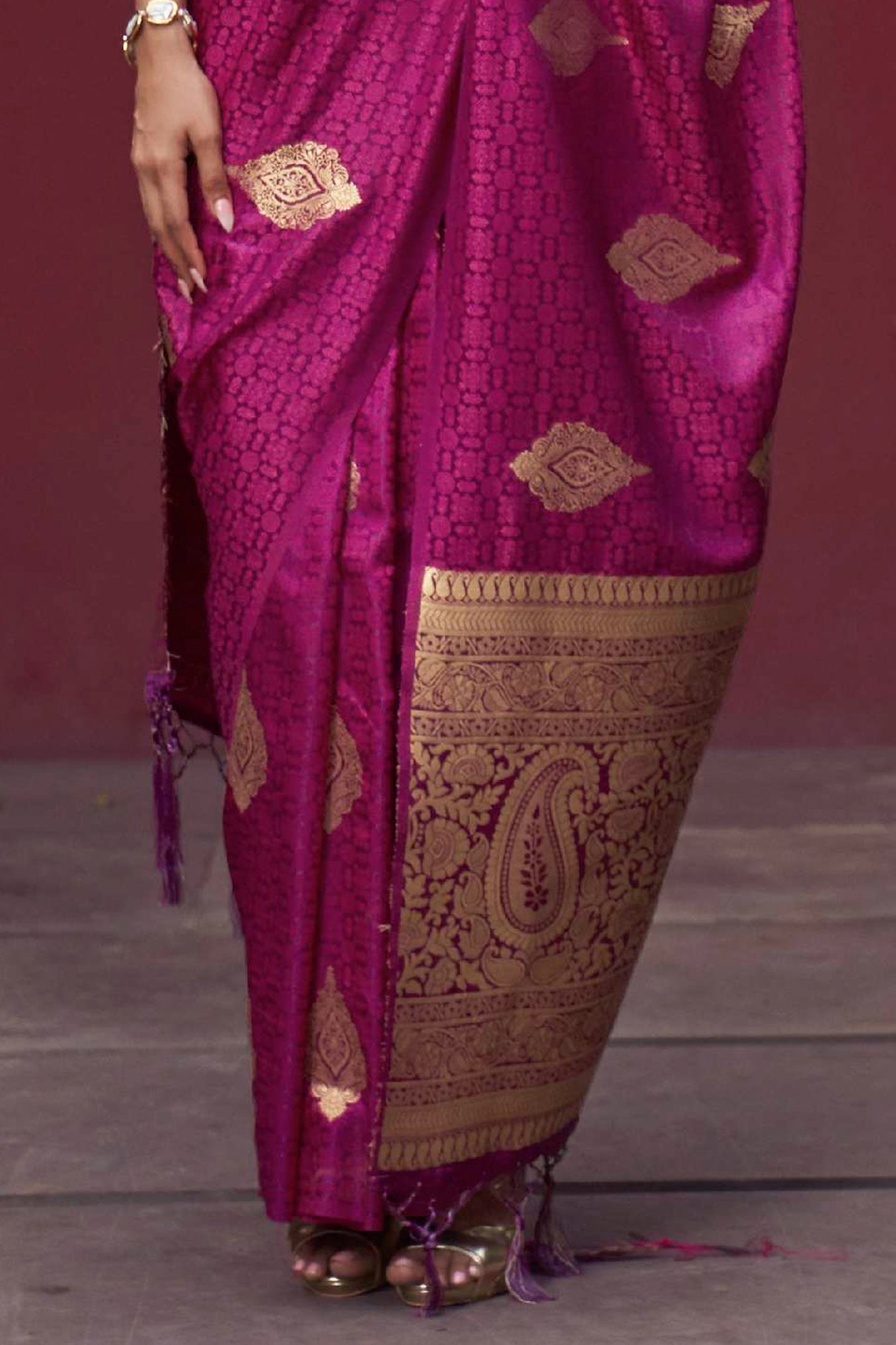 Ruby Pink Soft Kanjivaram Style Glamorous Saree with Zari Weaving