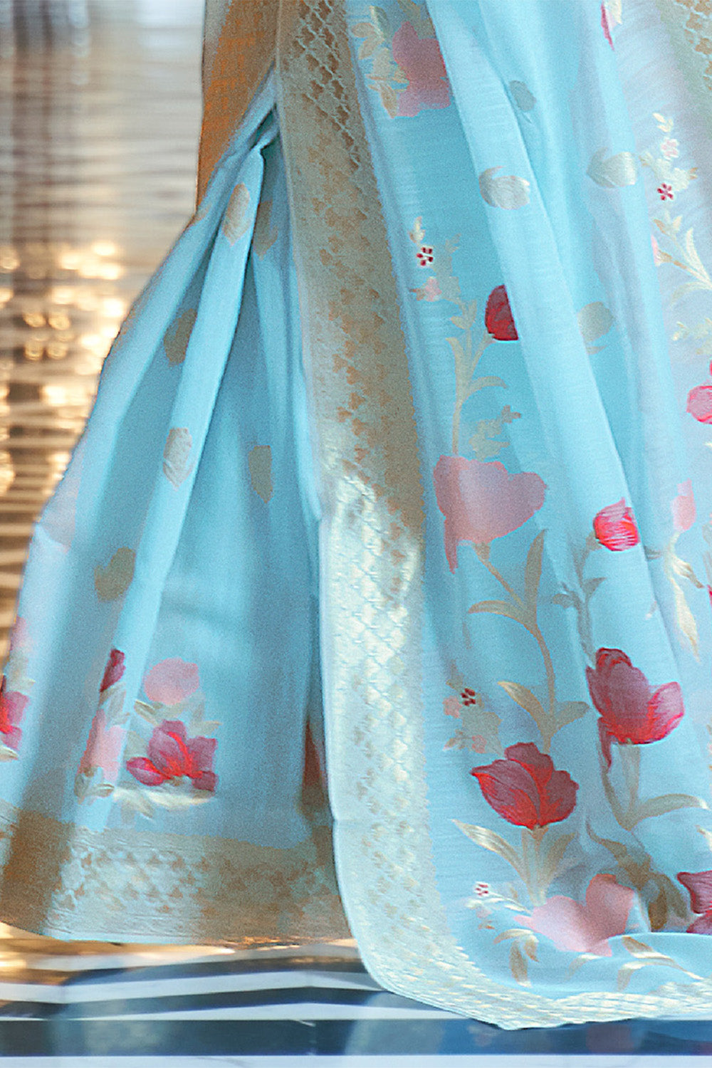 Baby Blue  Zari Woven Floral Pallu Linen Saree.