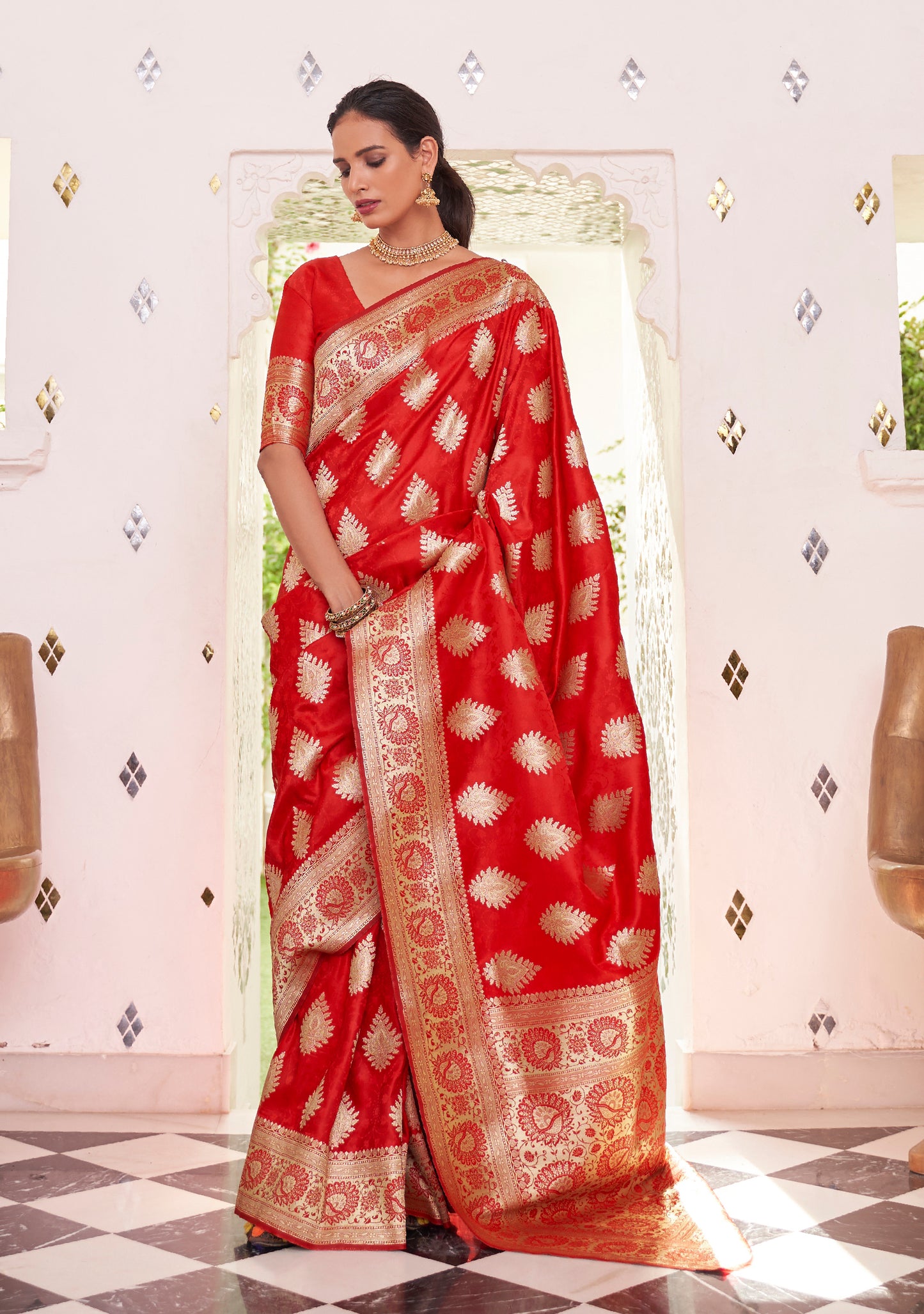 Bridal Red  Stunning Zari Woven Kanjivaram Silk Saree